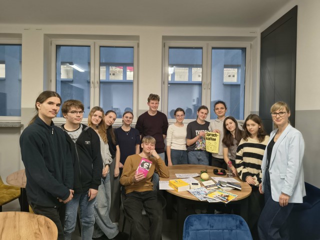 Uczniowie w kawiarni