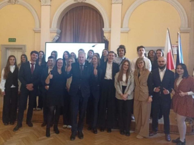 zdjęcie grupowe absolwentów programu DSD II