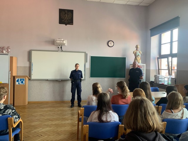 Spotkanie z policją - bezpieczne wakacje
